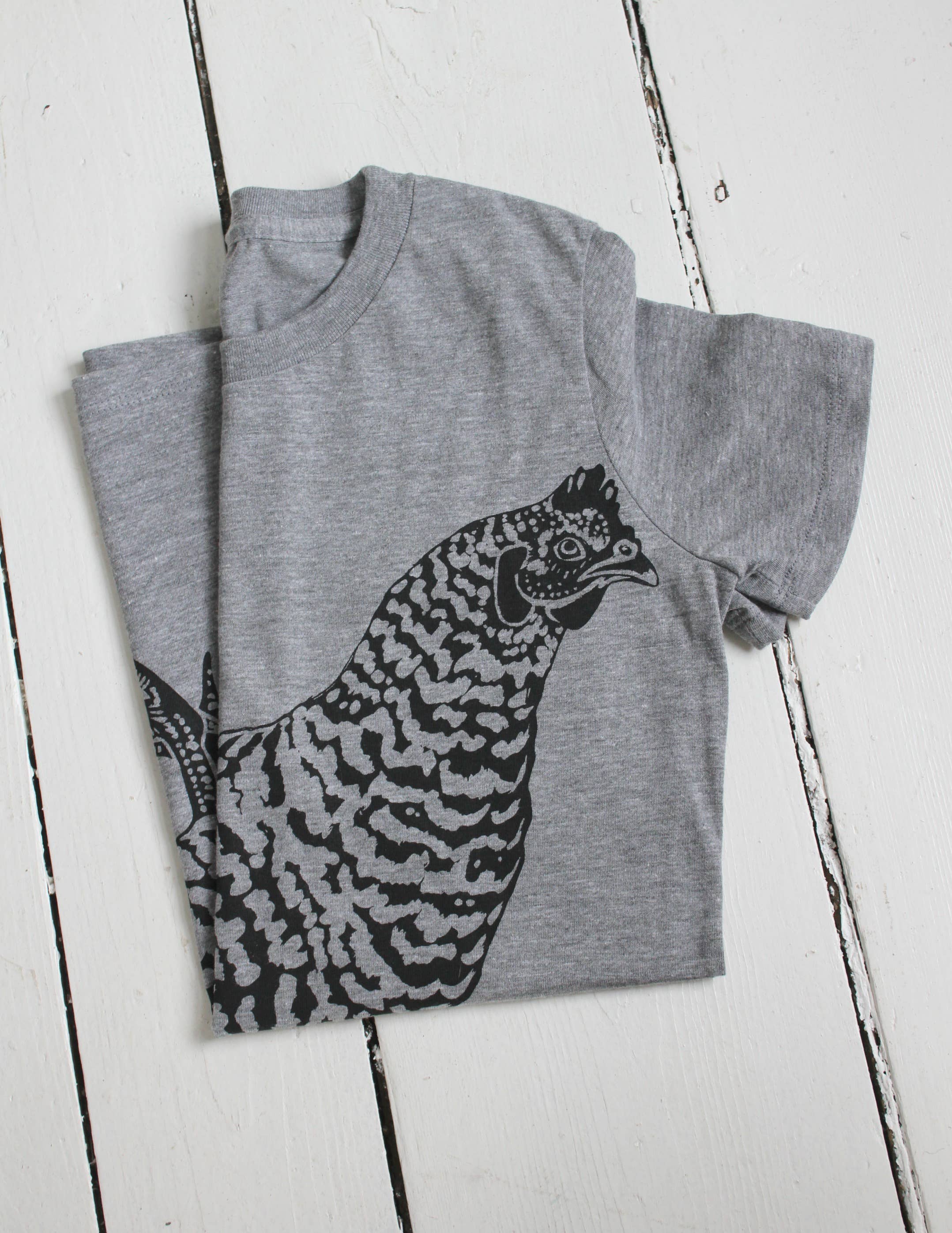 Hearth and Harrow – Großhandel T-Shirt mit Siebdruck – Damen – Bio Chicken T-Shirt für Damen, schwarze Tinte auf Grau1