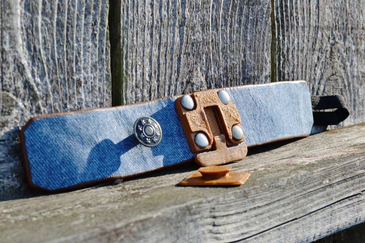 NewAgeNerds Co. - Wholesale Phone/Tablet Stand - WristMC Universal - Denim1