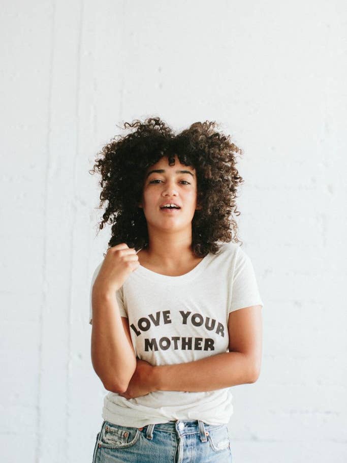 The Bee & The Fox - Vente T-shirt sérigraphié – femme - Love Your Mother (encolure dégagée) *SOLDES* | T-shirt illustré3