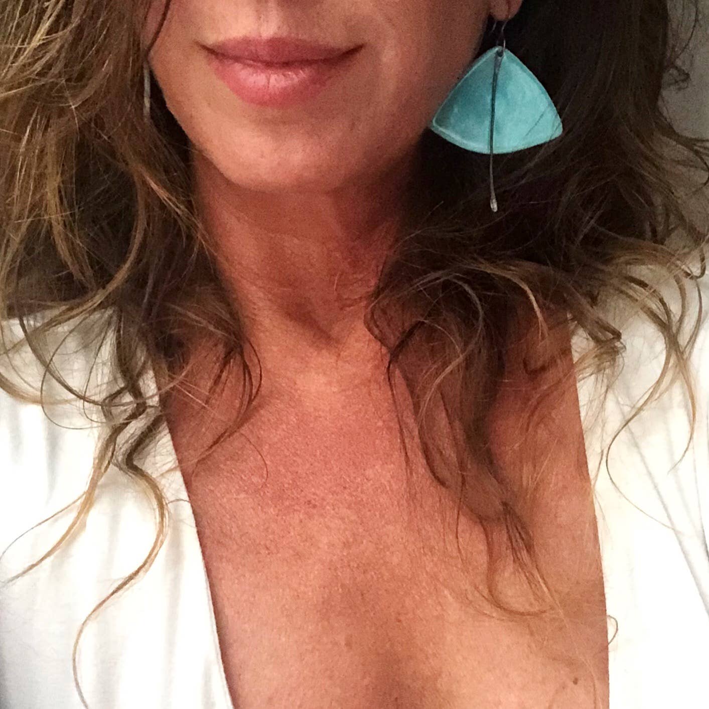 corico - Wholesale Dangle Earrings - Bright Blue Crackle Fan-Shaped Dangle Statement Earrings0