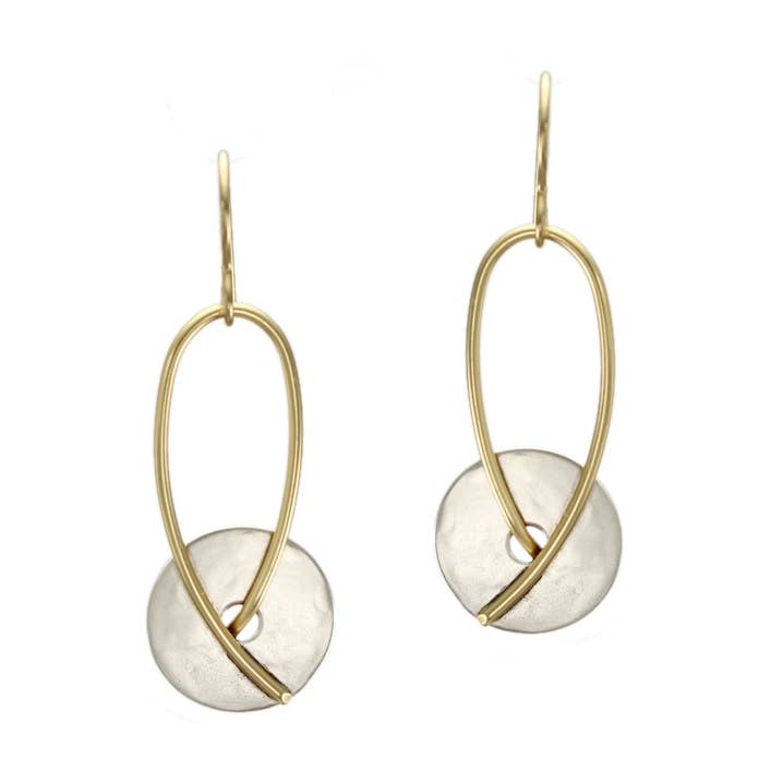 Skiva och Loop i mässing och Sterling Silver örhänge för wholesale av Marjorie Baer