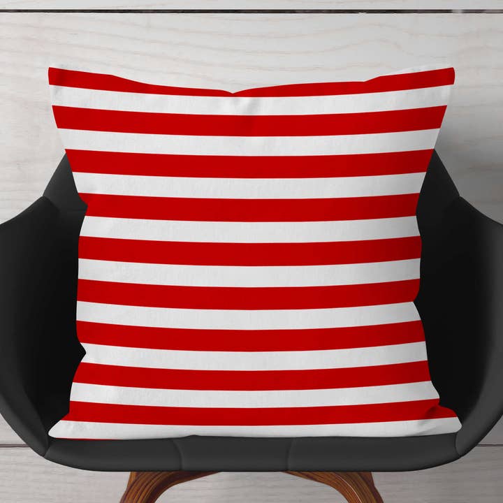 Housse d'oreiller à rayures rouges et blanches pour la vente par Ivy and Sage Market