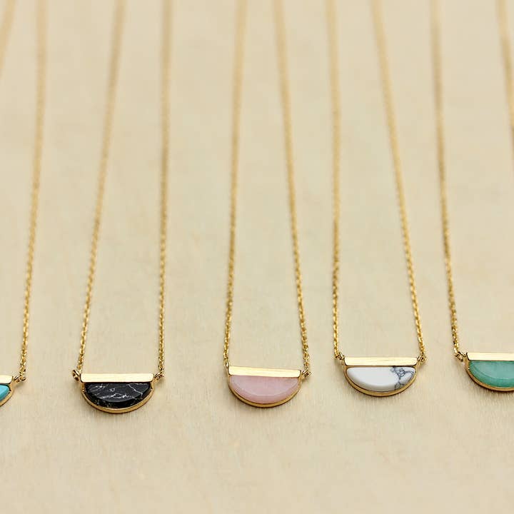 Collier Croissant de Pierre pour la vente par Diament Jewelry