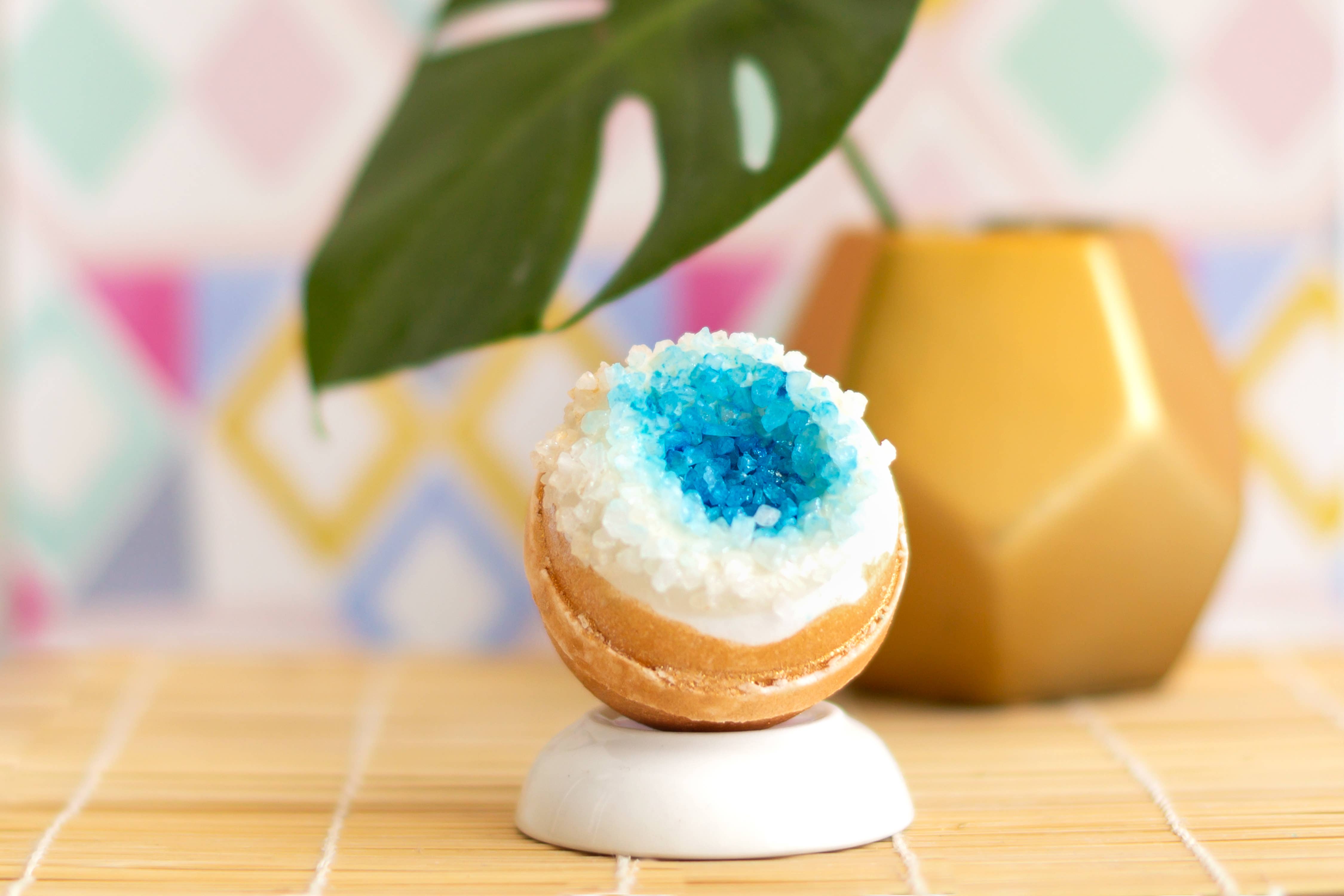 Whipped Up Wonderful – wholesale Bath bomb/fizz – Crystal Geode Bath Bomb1