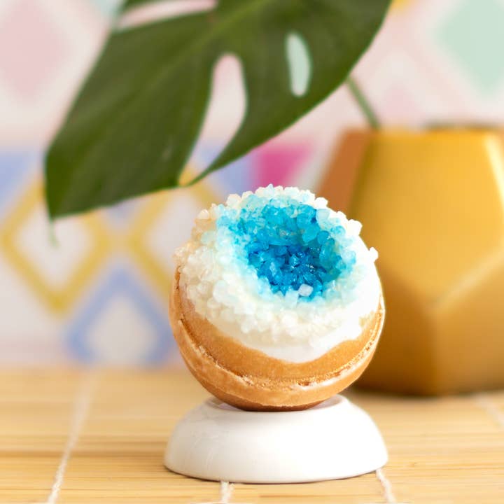Whipped Up Wonderful – wholesale Bath bomb/fizz – Crystal Geode Bath Bomb1