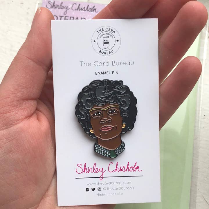 The Card Bureau - Vendita all'ingrosso Spilla da bavero - Shirley Chisholm - Spilla smaltata1