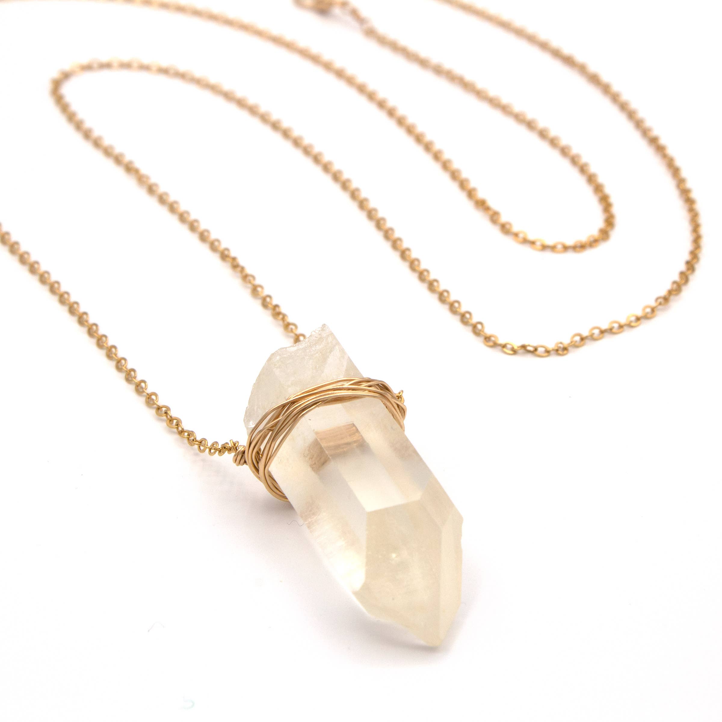 Crystal and Gold - Vente Colliers à pendentif - Collier en quartz lémurien long cristal1