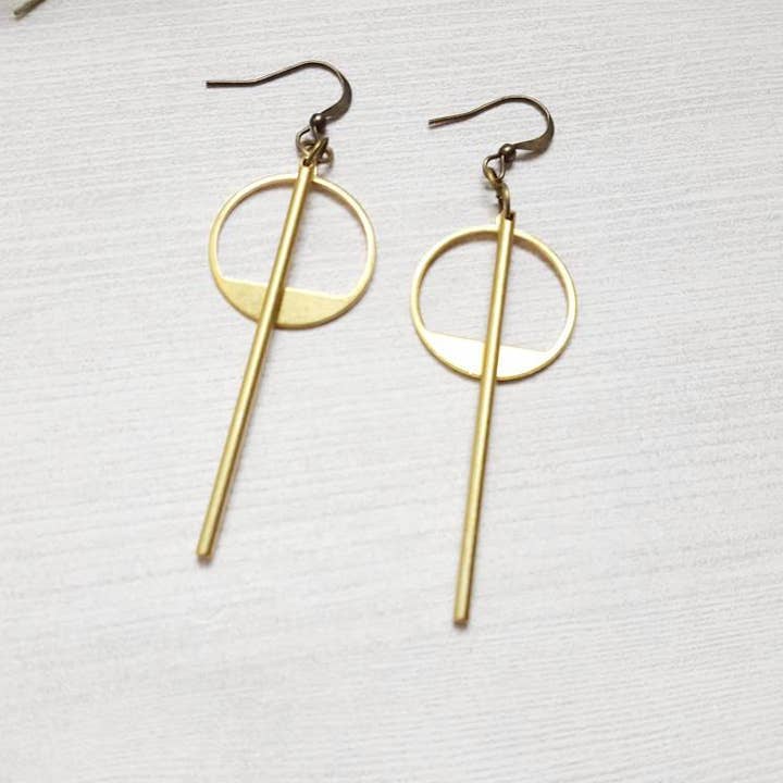 Dynamo - Venta al por mayor Pendientes colgantes - Joyería | Pendientes geométricos de latón dorado de diseño minimalista2