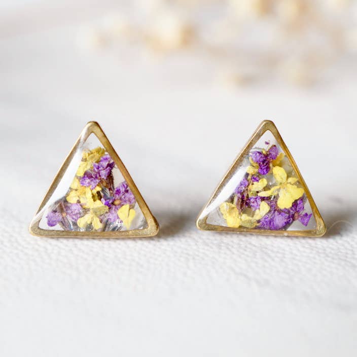 Boucles d'oreilles à tige en résine véritable fleurs pressées pour la vente par Ann + Joy