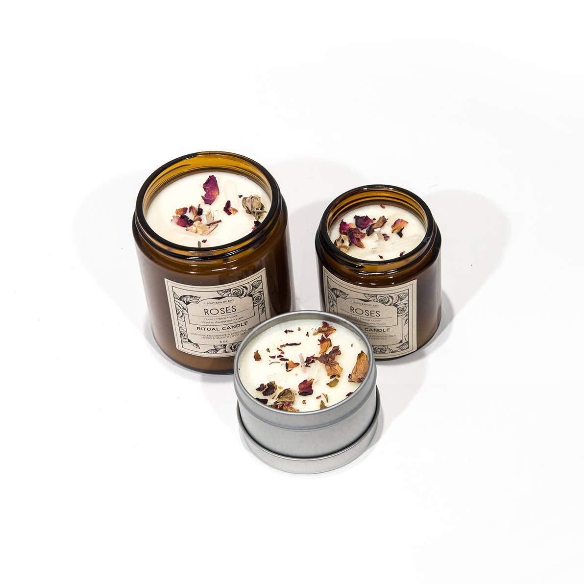 J. Southern Studio - Vente Bougies de voyage - Bougie rituelle Travel Tin Roses avec cristaux et huiles essentielles, 4 oz3