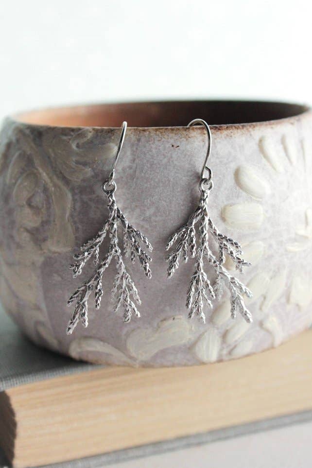 A Pocket of Posies - Vente Boucles d'oreilles pendantes - Boucles d'oreilles branche de cèdre6