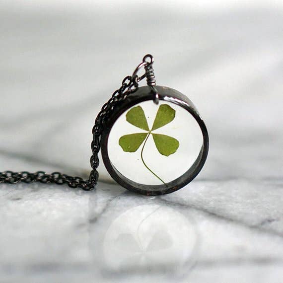 The Pretty Pickle - Wholesale Pendant/Charm Necklace - Real Four Leaf Clover Resin Necklace3