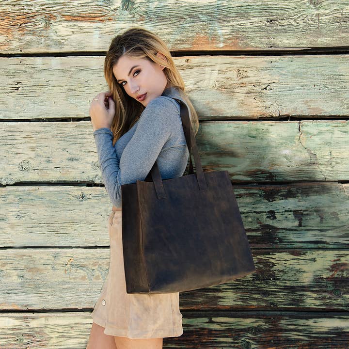 Sac fourre-tout Raw Edge pour la vente par Kiko Leather