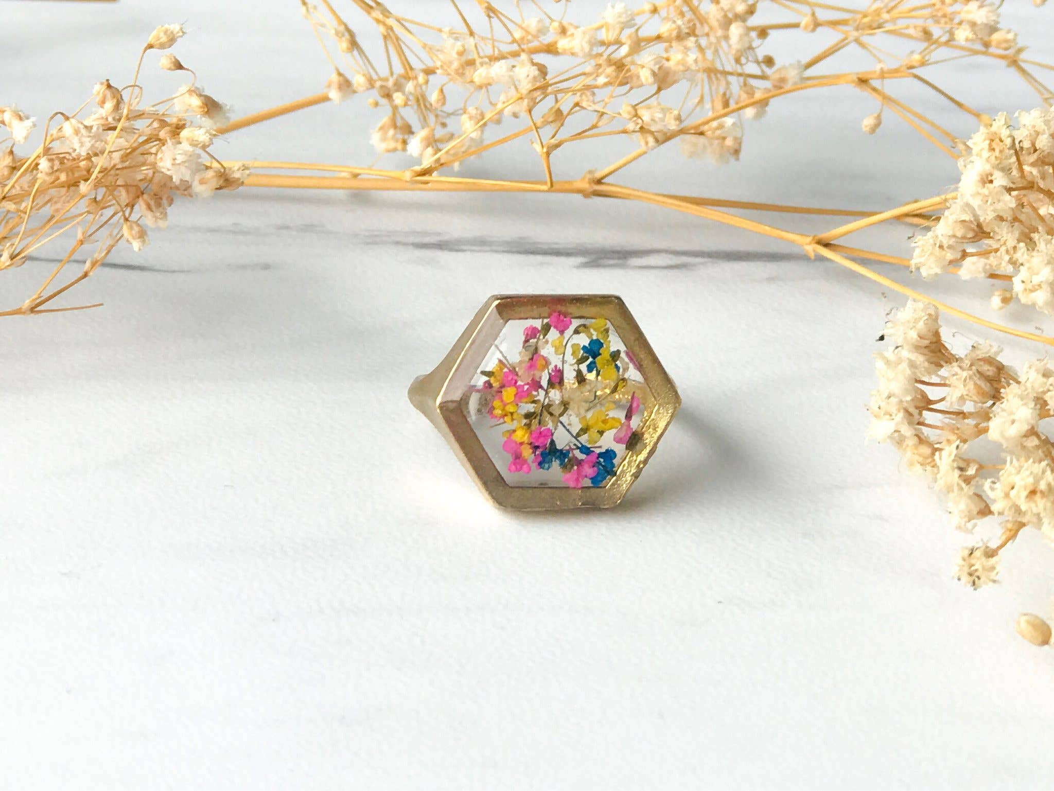 Ann + Joy - Wholesale Cocktail/Statement Ring - Hexagon Gold Real Pressed Flowers in Resin Ring