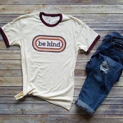 CAMISETA BE KIND RINGER | TALLAS XS-2XL para venta al por mayor de Loopty Loo Designs