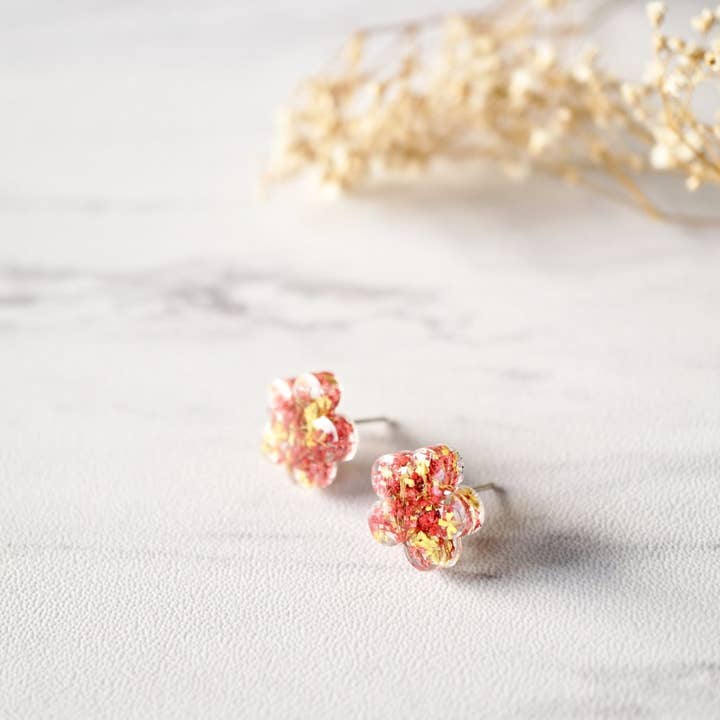Ann + Joy - Wholesale Stud/Post Earrings - Flower Shaped Real Dried Flowers and Resin Stud Earrings1
