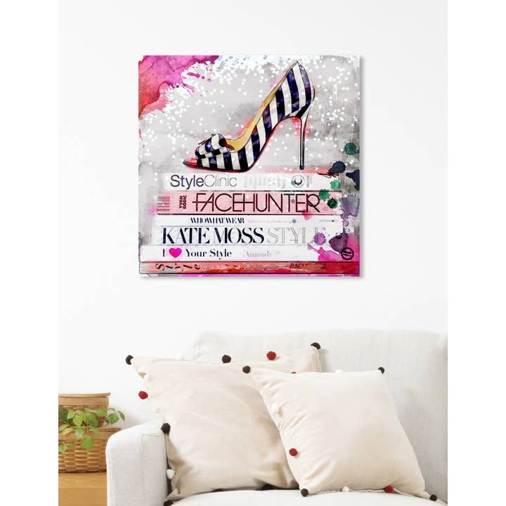 Toile à chaussures rayée 20 po x 20 po pour la vente par The Oliver Gal Artist