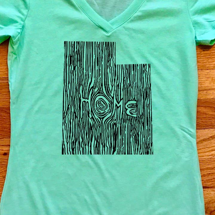 Medium - Utah Ingebakken staat t-shirt met V-hals voor dames voor wholesale door Ingrained Apparel