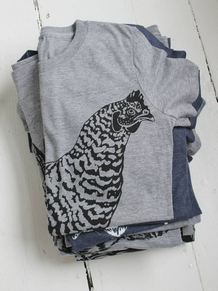 Hearth and Harrow – Großhandel T-Shirt mit Siebdruck – Damen – Bio Chicken T-Shirt für Damen, schwarze Tinte auf Grau3