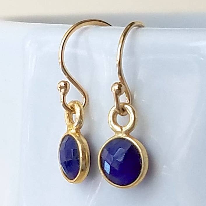 Orecchini con zaffiro per la vendita all'ingrosso da parte di MissElenious Jewelry