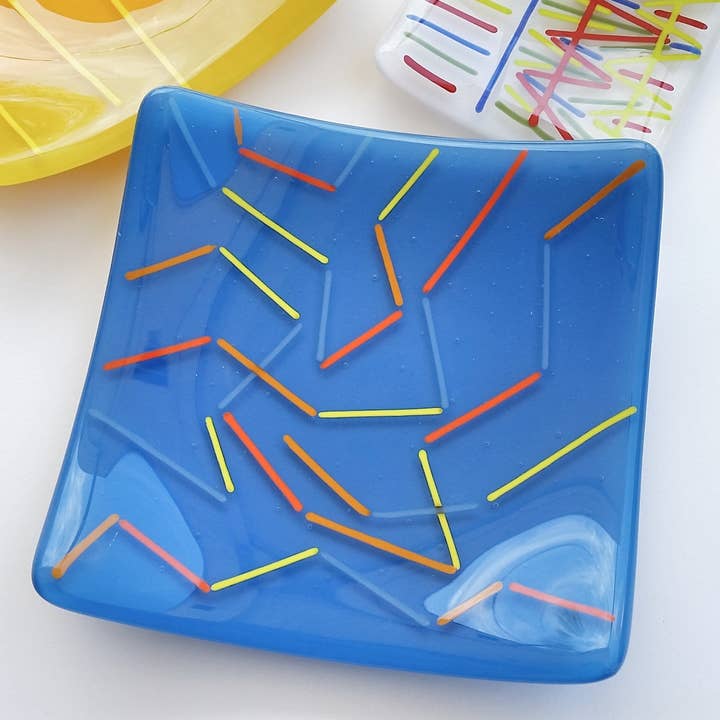 Plato Crooked Line de 15 x 15 cm para venta al por mayor de TommyGunGlass