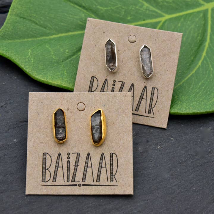 Boucle d'oreille à tige en argent sterling ornée de diamants Herkimer grossièrement taillés pour la vente par Baizaar