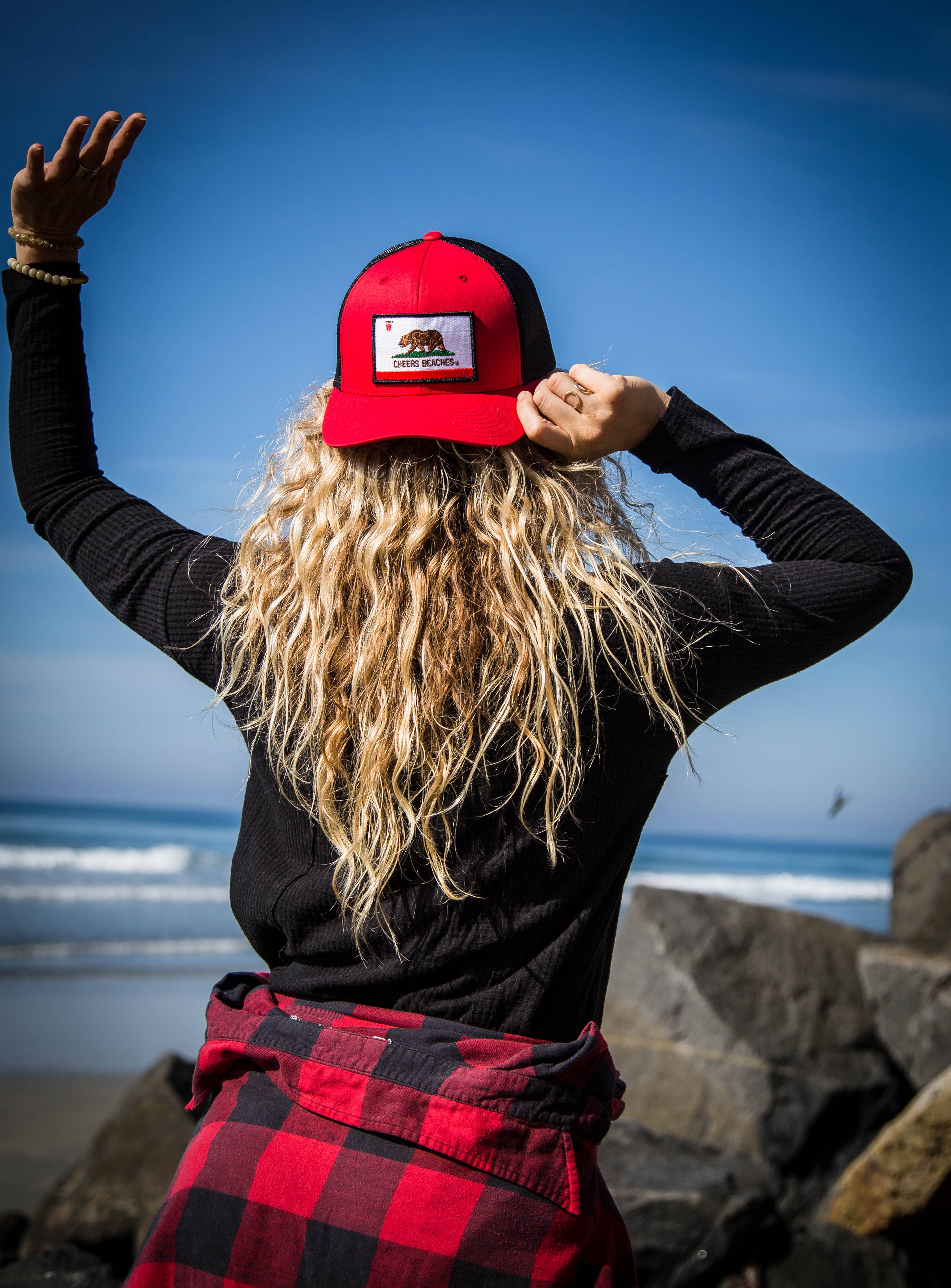 Cheers Beaches - Vendita all'ingrosso Cappellino da camionista - Donna - Cheers Beaches - Cappello da camionista con bandiera della California, rosso1