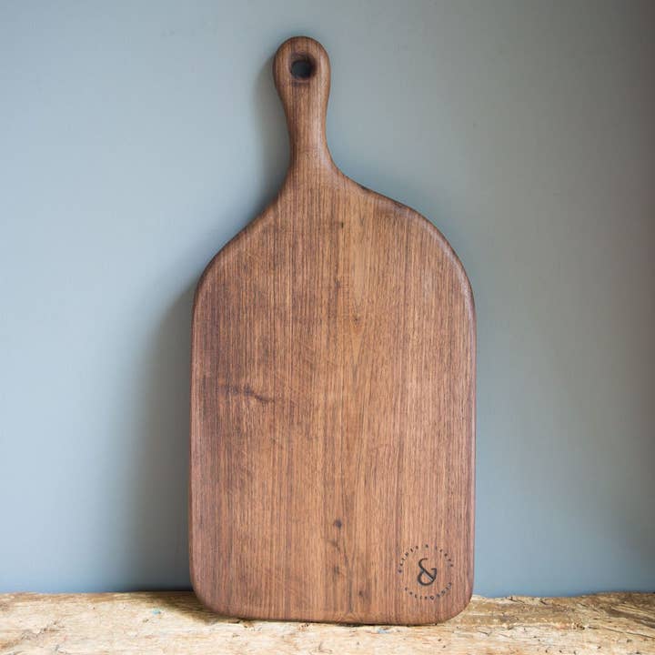 Servir planche Palette Noyer pour la vente par Gather & Serve