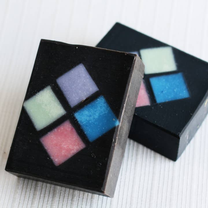 One Leaf Soap - Wholesale Bar Soap - Organic Charcoal Dice Soap (molton brown black pepper) 5.5oz