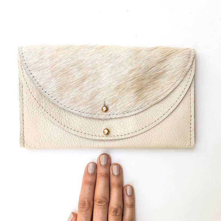 The Luna | En galets ivoire et cheveux crème sur cuir de vachette pour la vente par RobbieMoto