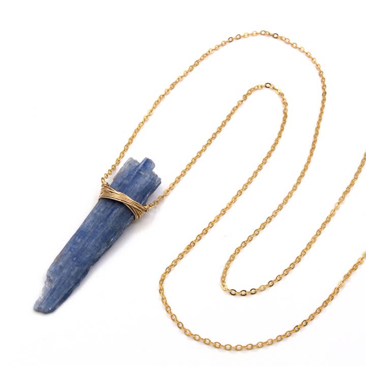 Crystal and Gold - Wholesale Halskettinghanger - Blauwe Kyaniet lange kristallen ketting1