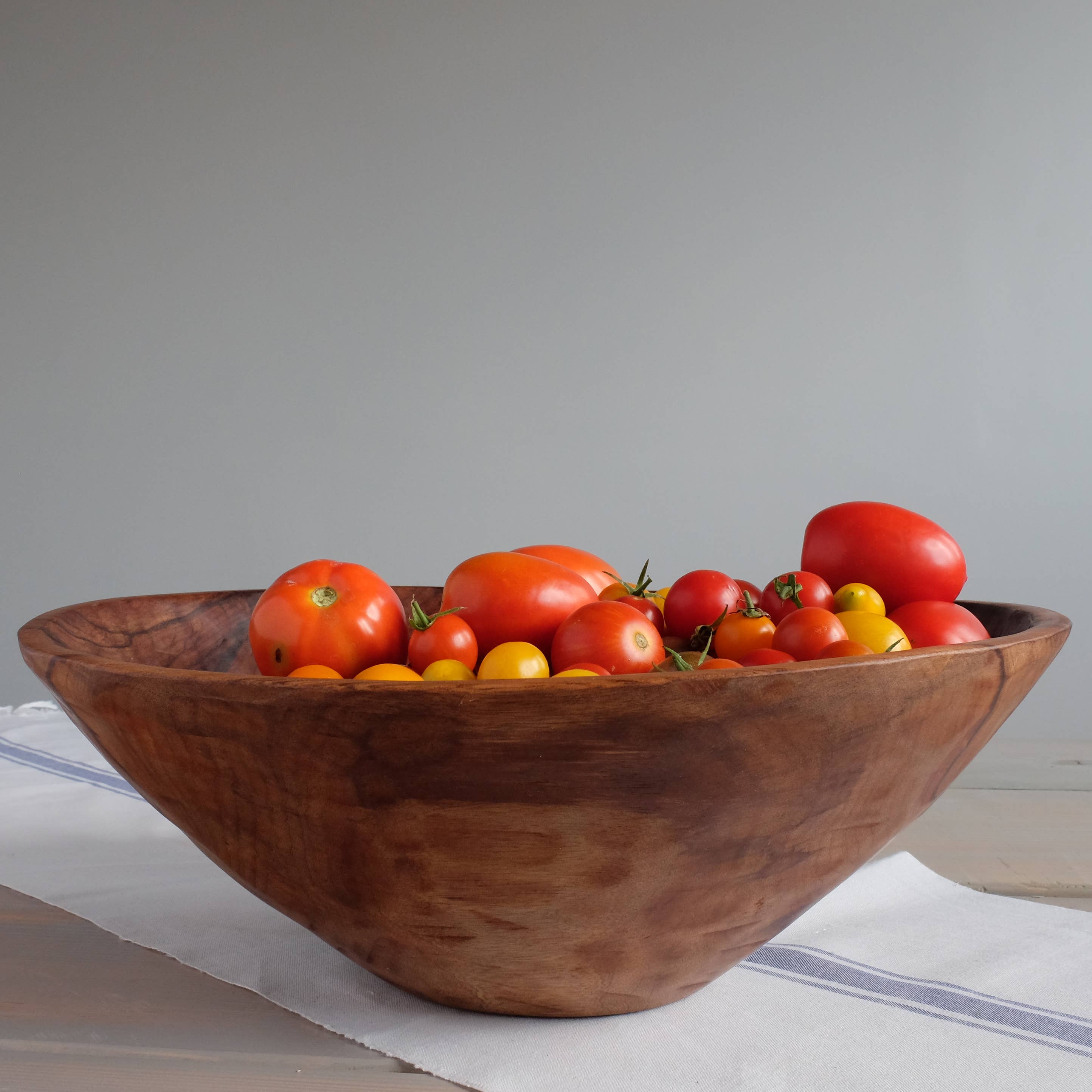 Sobremesa - Wholesale Bowl - 17" Large Classic Round Wood Salad Bowl | Wood Bowl 4