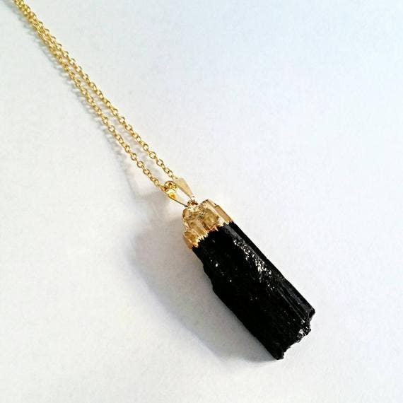 Salt and Sparkle – wholesale Hänge-/berlockhalsband – Raw svart turmalin halsband