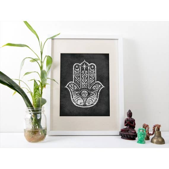 Impression d'art Hamsa 8 po x 10 po sur noir pour la vente par The National Anthem