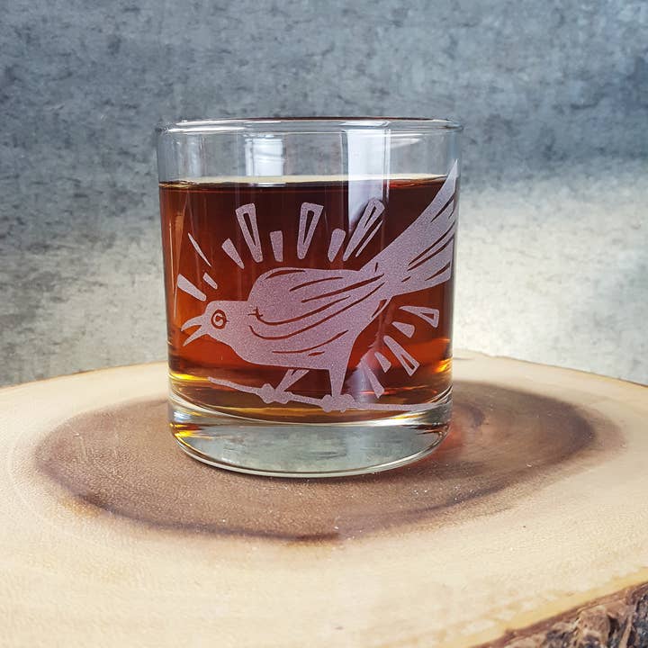 Monster Dance Designs – wholesale Cocktail-/likörglas – Grackle Kråka fågel etsad whisky glas