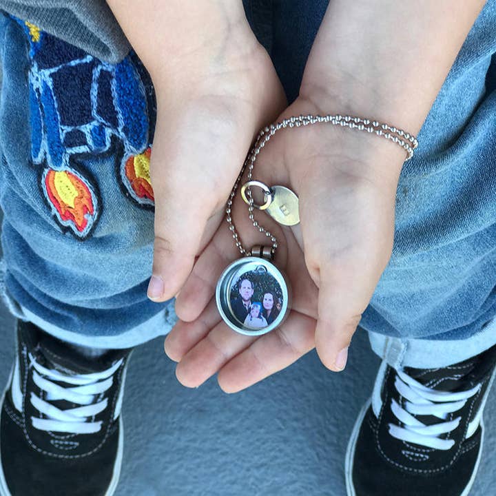 Polarity - Wholesale Locket Necklace - Astronaut Locket Necklace3