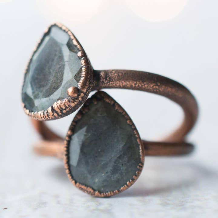 Labradorit forlovelsesring for engroshandel hos HAWKHOUSE