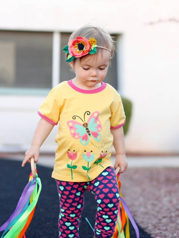 Chemise jaune à motif papillon pour tout-petits et enfants pour la vente par Doodle Pants