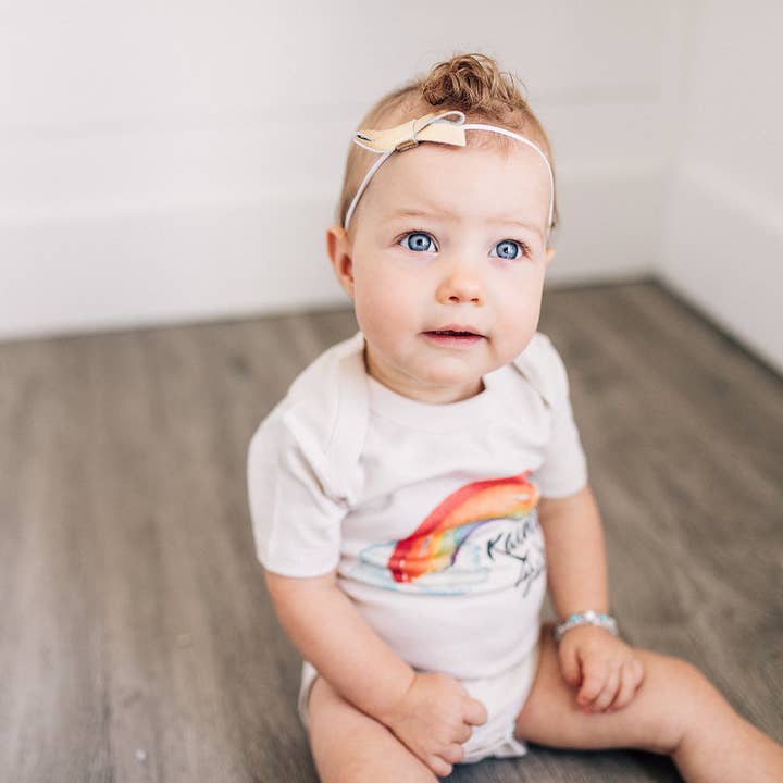 Urban Baby Co. – wholesale Overall - Baby – Regnbåge Baby Ekologisk Onesie3