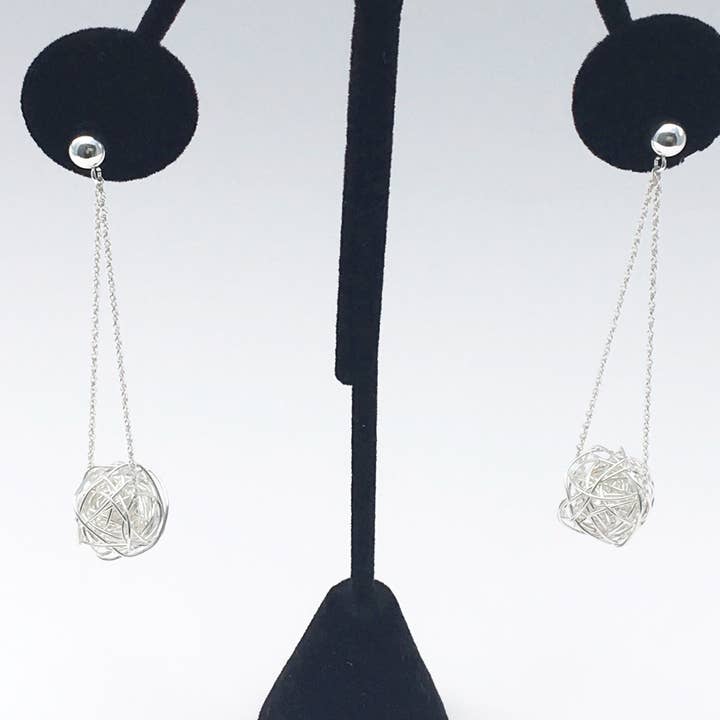 Silverthread Designs – Brincos de argola por atacado – Longas gotas de prata em postes de prata esterlina0