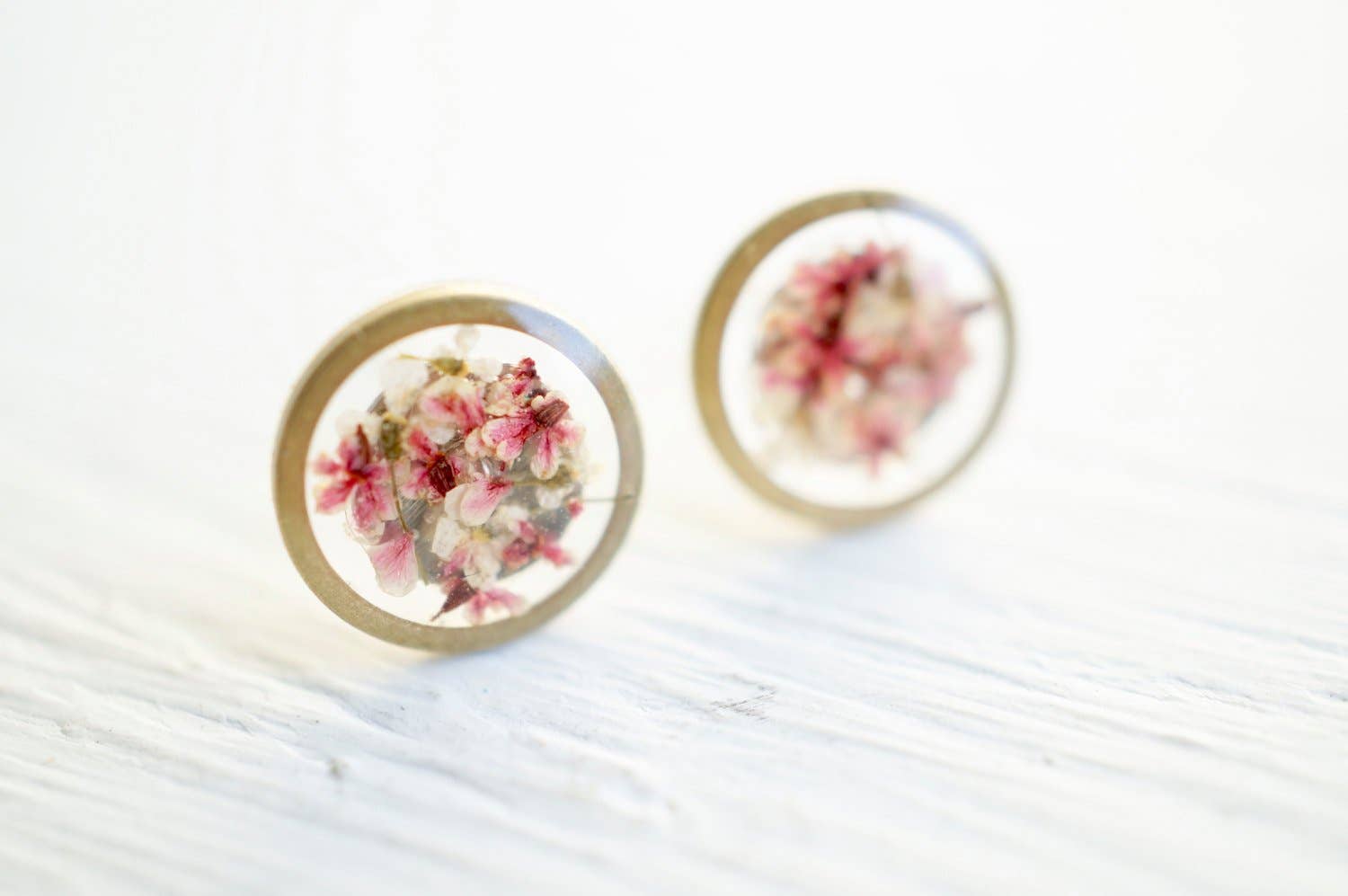 Ann + Joy - Wholesale Stud/Post Earrings - Circle in Pinks & White Mix Real Pressed Flower and Resin Stud Earrings1