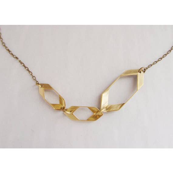 Collier Hexagone Abstrait pour la vente par SORA DESIGNS