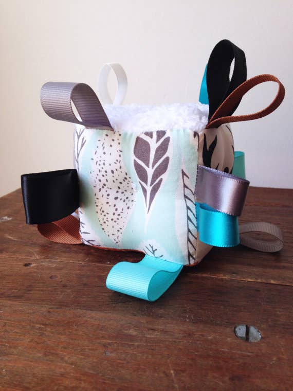 The Bird & Elephant – Engroshandel Klodser - Børn og baby – Bear Other Woodland Fabric Baby Taggie Block legetøjsgave2