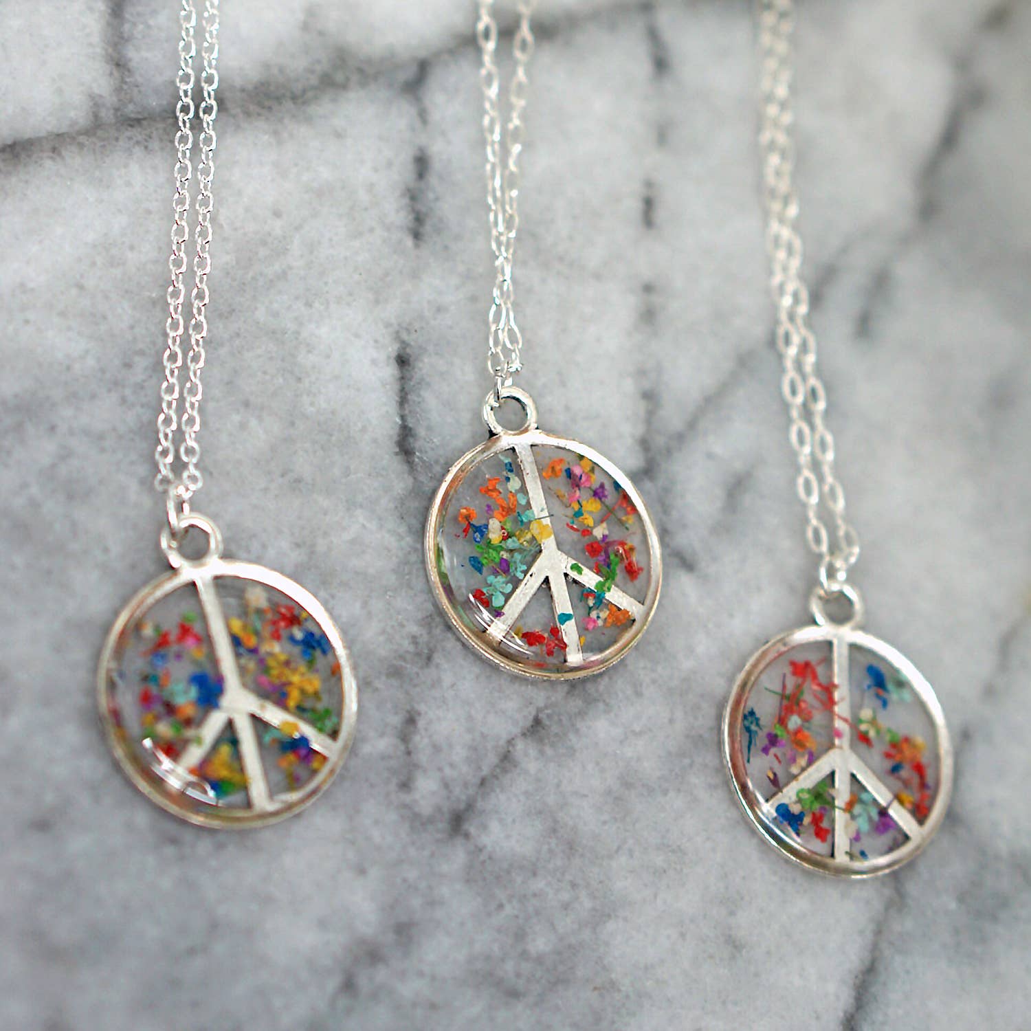 The Pretty Pickle - Wholesale Pendant/Charm Necklace - Peace Queen Anne's Confetti Necklace0