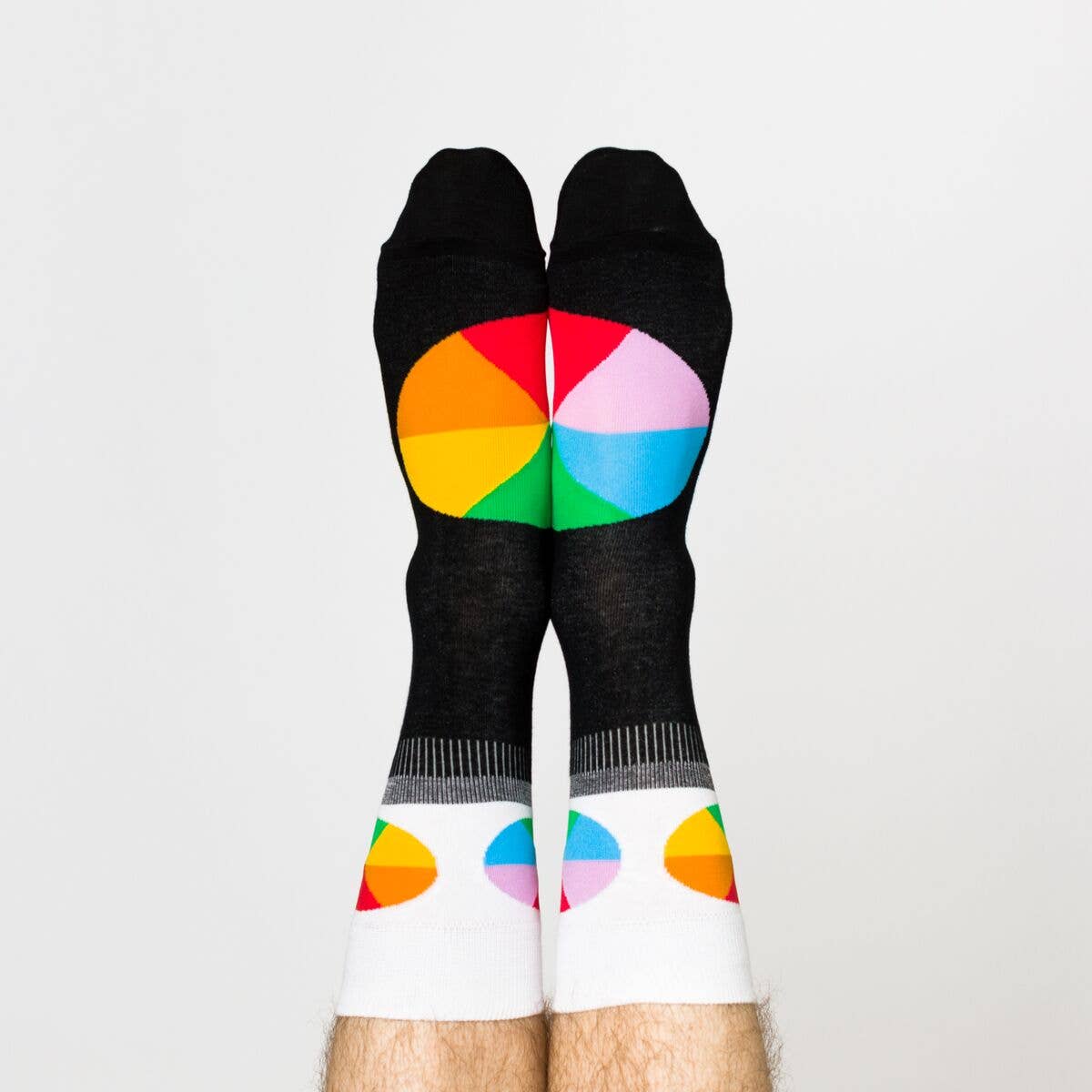 Yellow Owl Workshop – Großhandel Socken – Herren – Color Wheel Große Crew-Socken – Künstlerisches Design, ideales Geschenk1