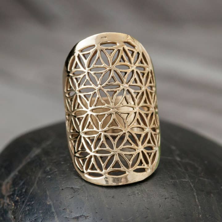 Baizaar - Vendita all'ingrosso Anelli cocktail/statement - Anello a forma di fiore della vita in ottone intagliato