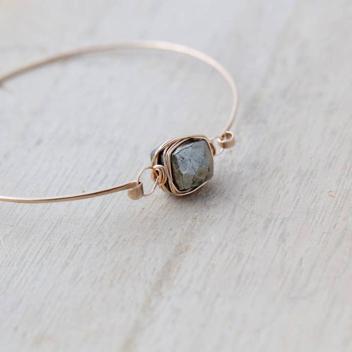 Ädelsten stapling armband - Pyrite för wholesale av Saressa Designs