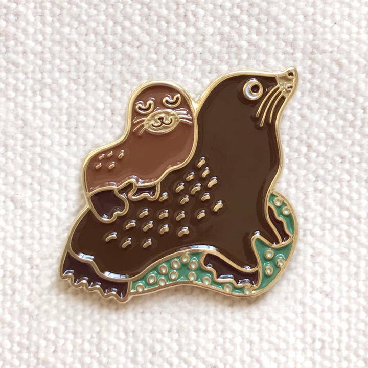 Night Owl Paper Goods – Alfinete/botão de lapela por atacado – Pin Esmalte Leões Marinho1