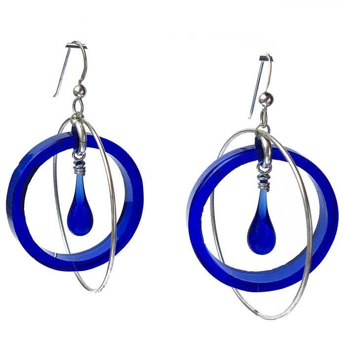 Traanvormige oorbellen van gerecycled glas met gyroscoop voor wholesale door Sundrop Jewelry