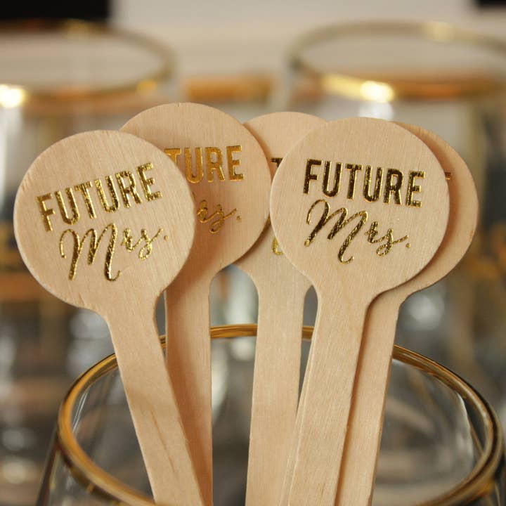 Framtida Mrs trä dryck omrörare för wholesale av Tulle and Twig